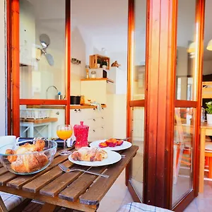 https://como-lake-apartment-voian-11.it-lombardy.com